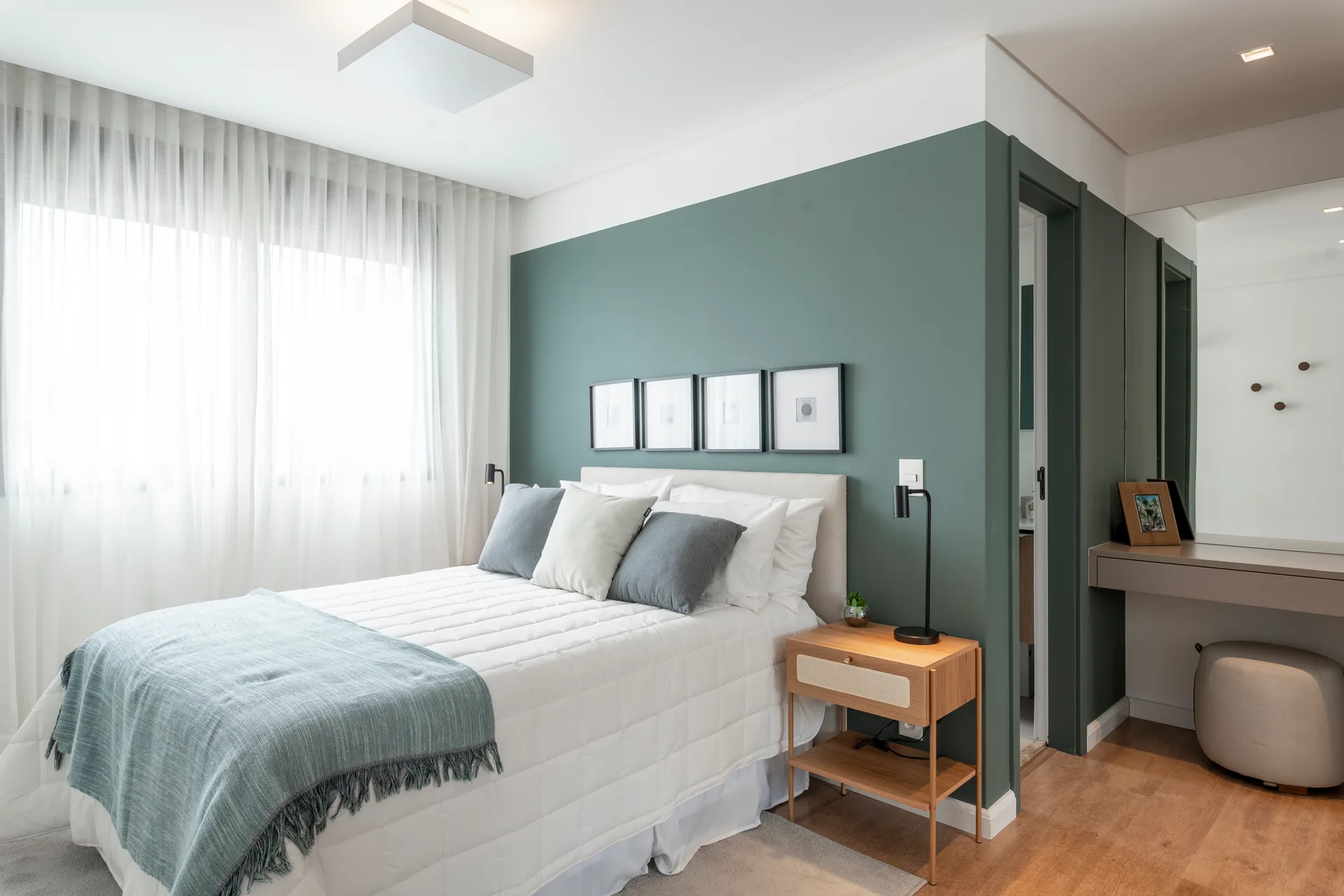 Quarto de apartamento decorado executado pela Spotlar